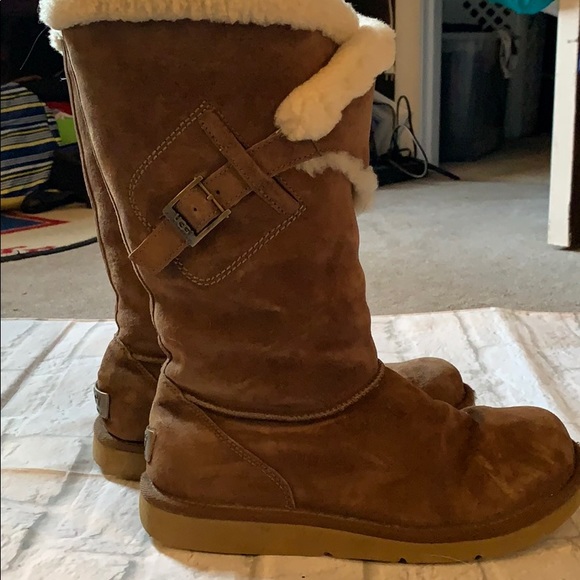 Uggs with buckles - Picture 1 of 4